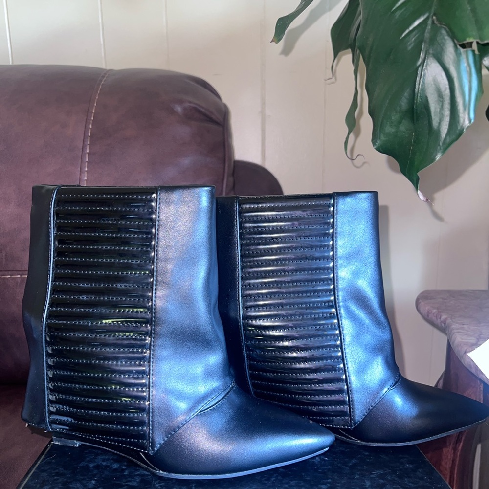 Women’s Black Ankle Booties with Ribbed Stretch Panel